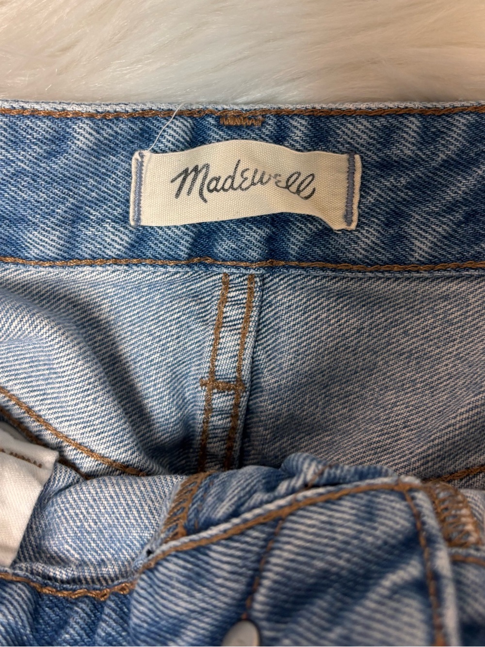 * | Madewell | Relaxed Denim Shorts. Size 27. - Picture 3 of 7